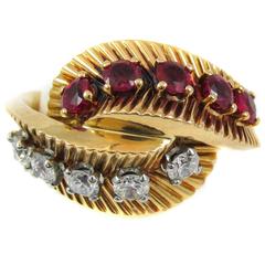 Van Cleef & Arpels Retro Ruby Diamond Gold Ring 3