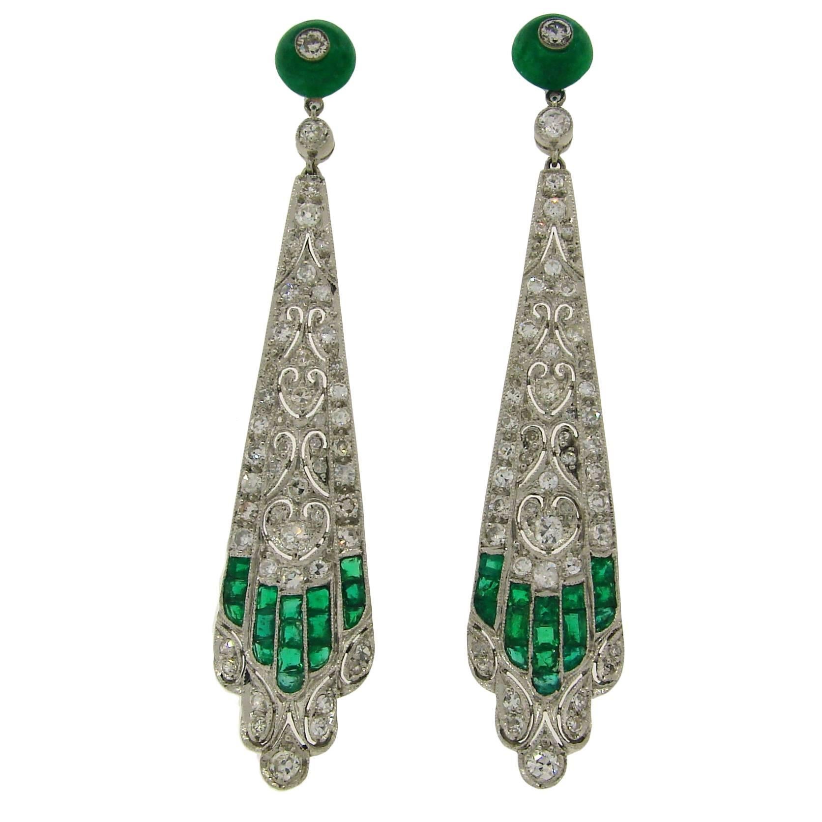 1920s Art Deco Emerald Diamond Platinum Dangle Earrings