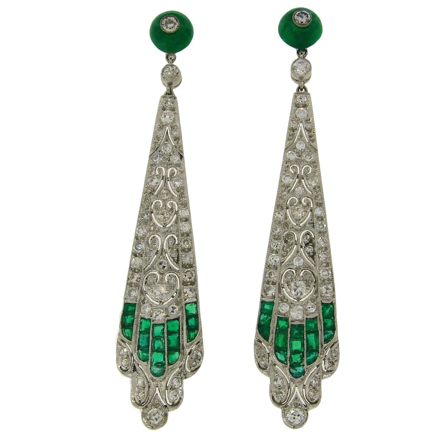 1920s Art Deco Emerald Diamond Platinum Dangle Earrings For Sale at 1stdibs