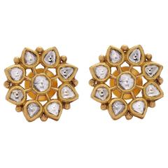 Gorgeous Floral Pattern Gold Stud Earrings