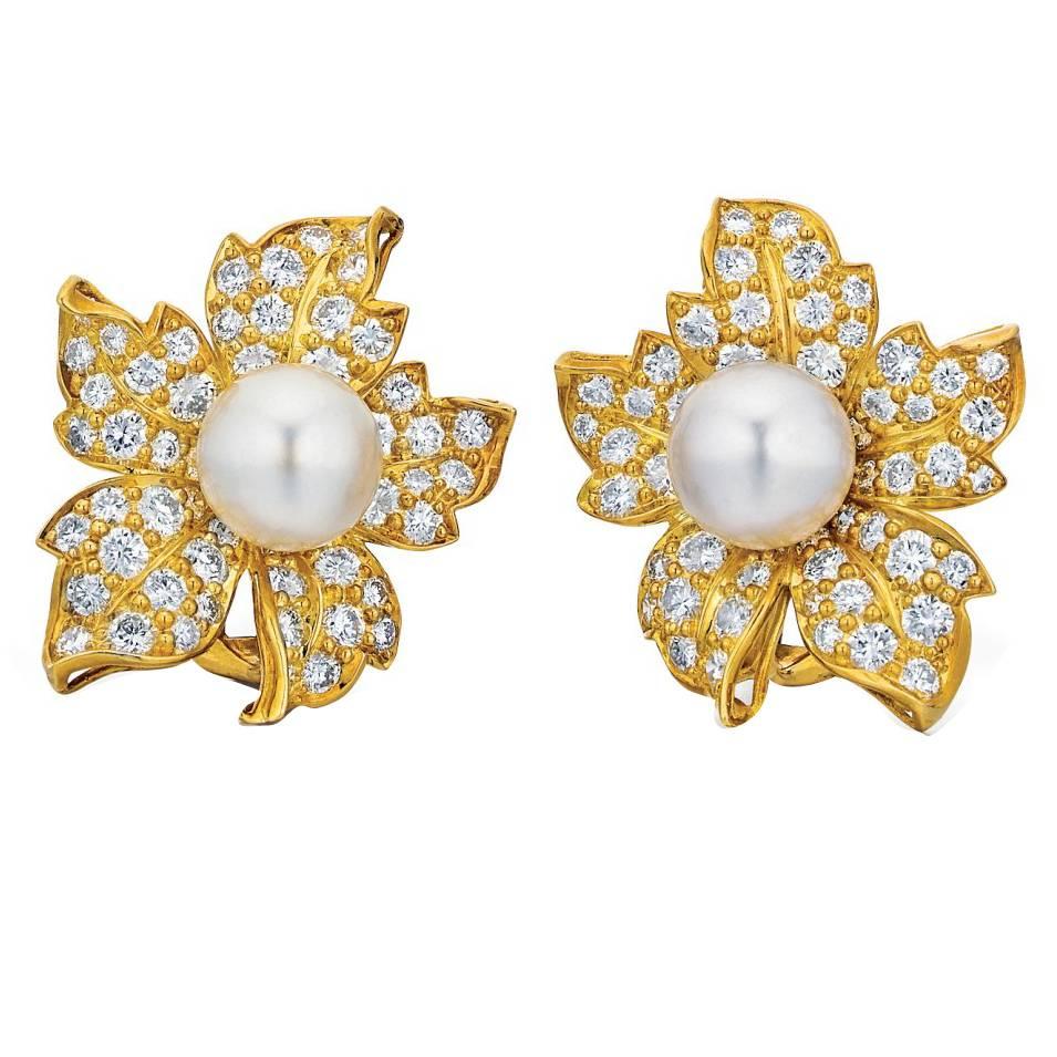 1970s Style Pearl Diamond Gold Floral Motif Flower Earrings 