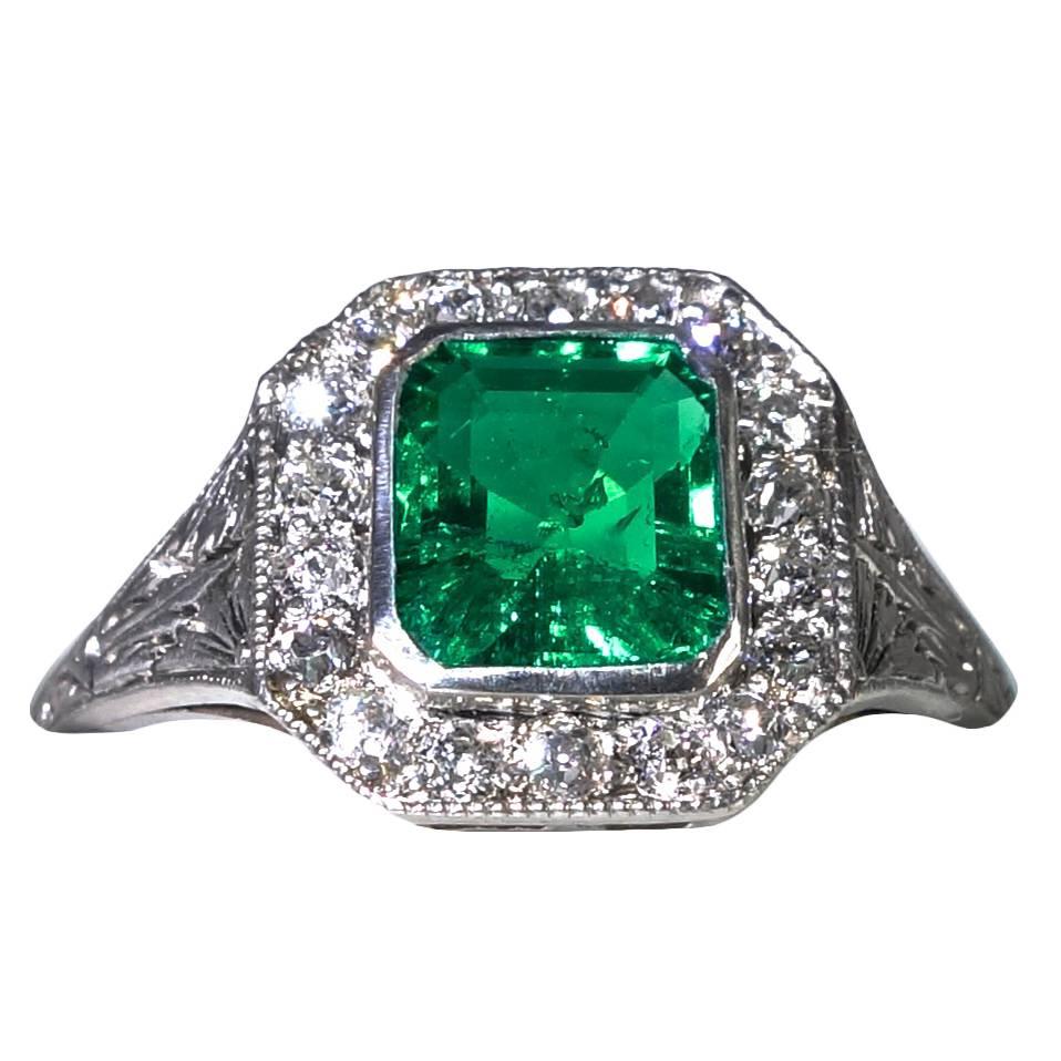 Edwardianischer Smaragd-Diamant-Platin-Ring