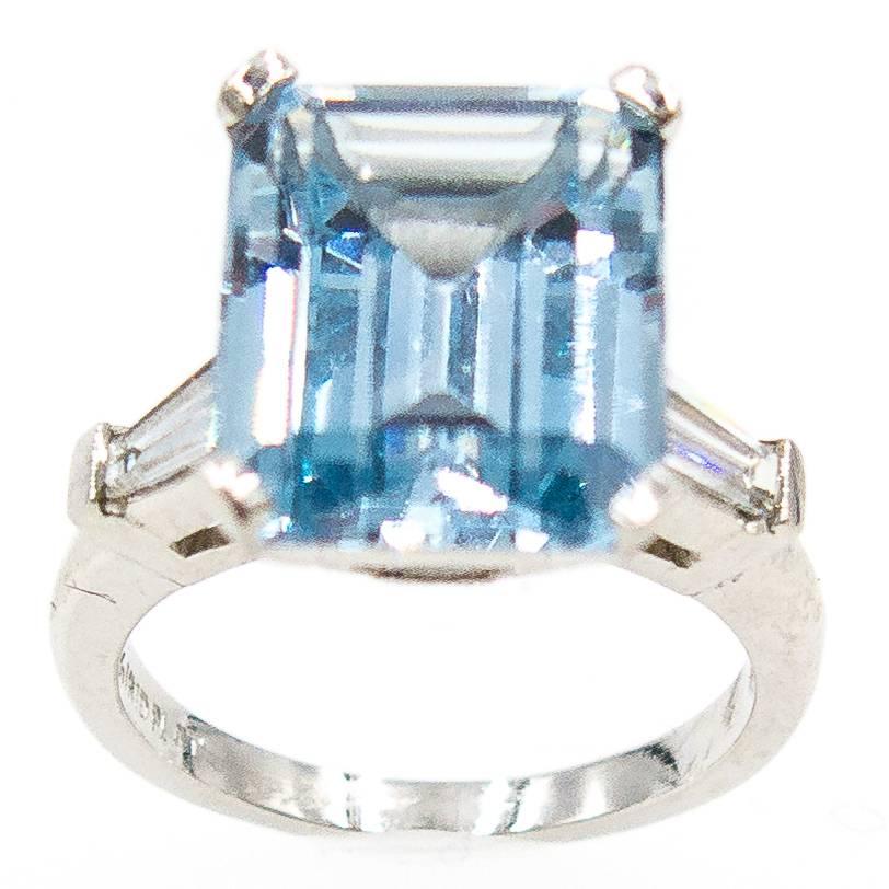 Pastellfarbener Aquamarin Baguette Diamant Platin Ring