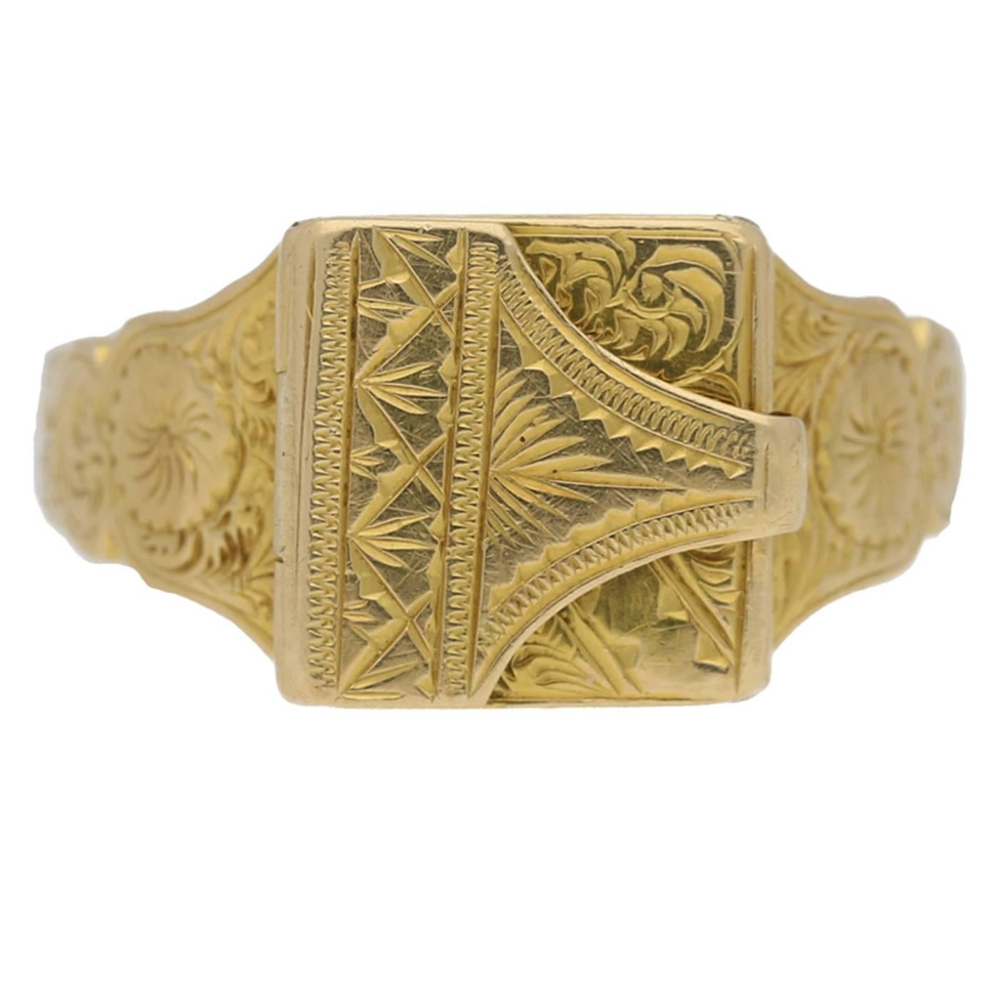 Bague médaillon anglaise en or, c1917 en vente