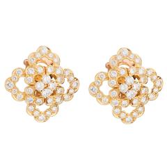 Van Cleef & Arpels Diamond Gold Earrings                             