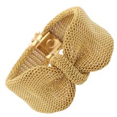 1960s Italian Hand Woven Gold Mesh Flexible Bow Motif Bracelet