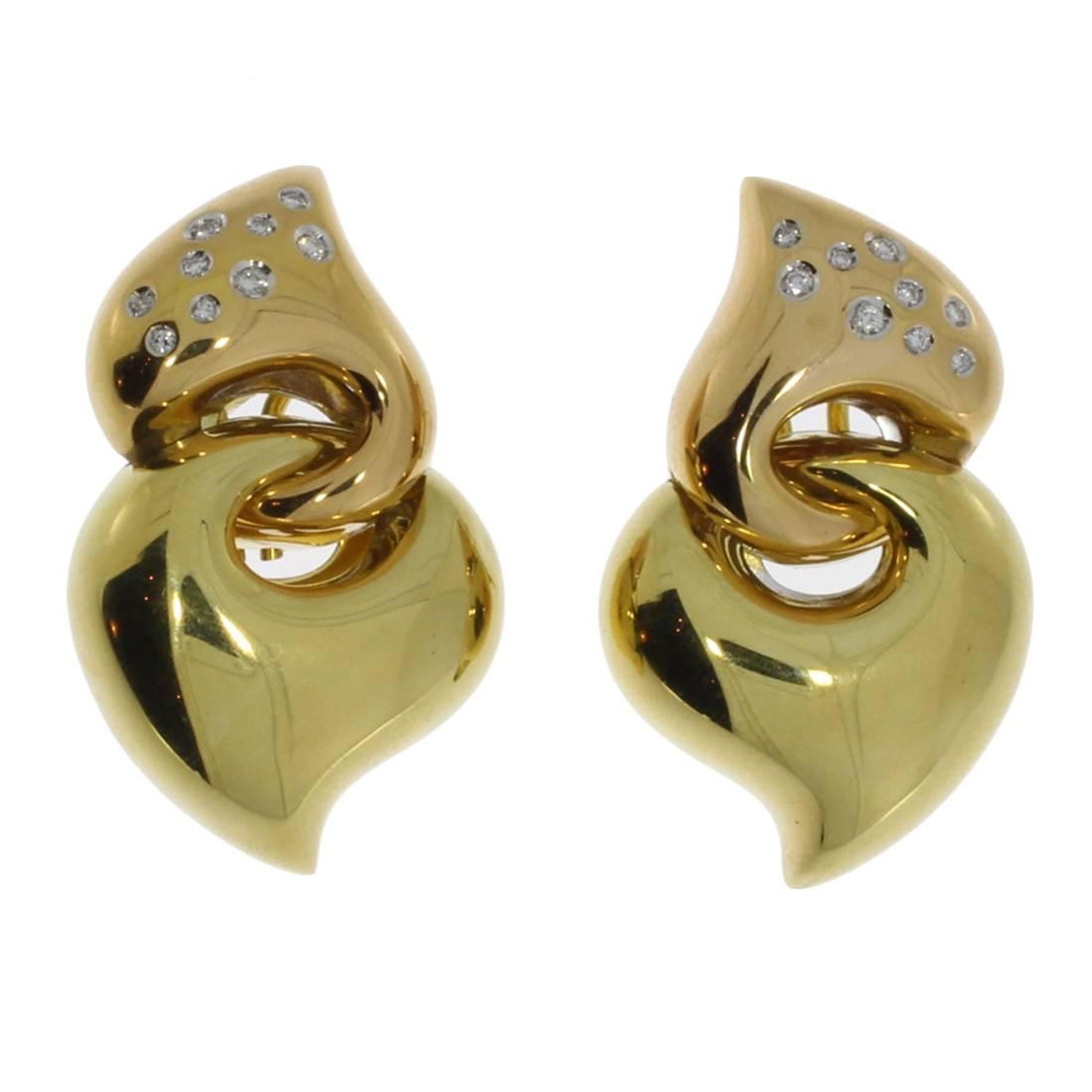 Boucles d'oreilles modernes en forme de cœurs entrelacés en or et diamants  En vente sur 1stDibs