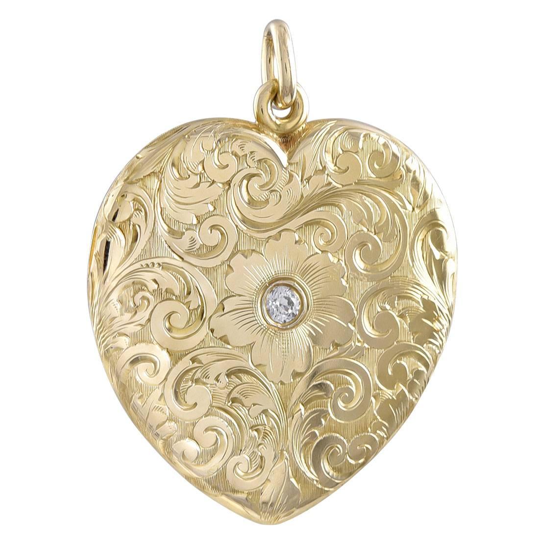 Magnifique médaillon ancien en or avec un cœur en forme de cœur en vente