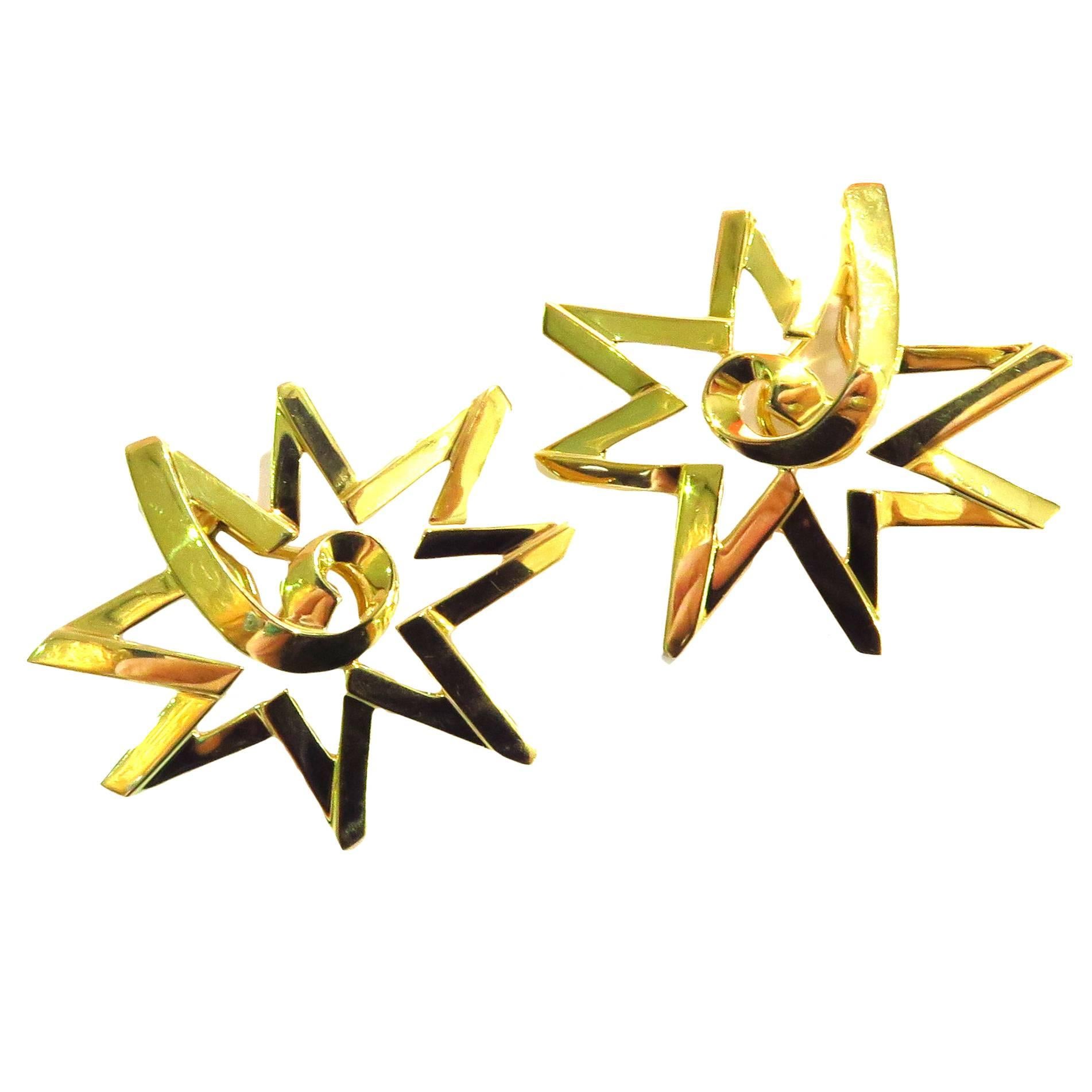 The first thing you notice about these Paloma Picasso star earrings is the original design, and then the impressive size. 
We have a matching oversize Paloma Picasso star pin with diamonds up for sale also if you like sets.
These beautifully done