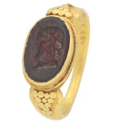 Bague sigillaire en taille-douce de style Jupiter romain ancien de qualité musée