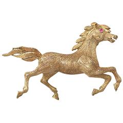 Ruby and 18k Yellow Gold 'Horse' Brooch - Vintage Circa 1960 9