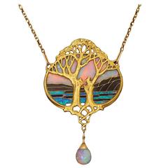 Georges Fouquet Pendentif Art Nouveau en or, émail et opale