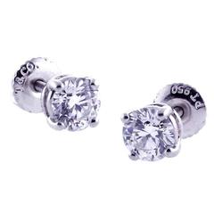 Clous d'oreilles solitaires en diamant 1::05 carat de Tiffany & Co