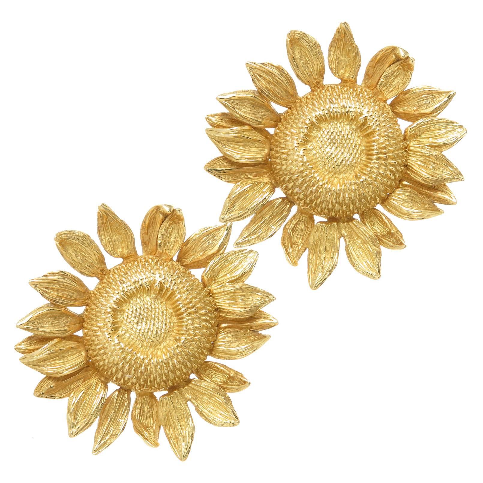 Asprey yellow Gold Sun Flower Earrings worn by Joan Collins