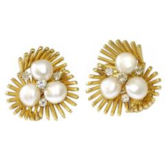 Ruser Pearl Gold Trefoil Ear Clips