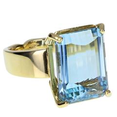 Very Fine Quality Fancy Cut Aquamarine Gold Solitaire Ring