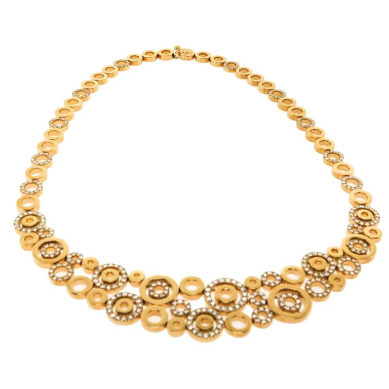 Diamond Gold Circles Necklace For Sale at 1stdibs