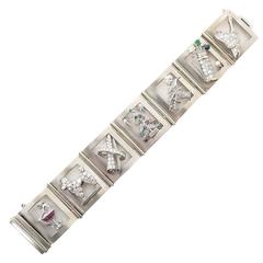 Bracciale Charm con pannello in platino con gemme incastonate Raymond Yard degli anni '40