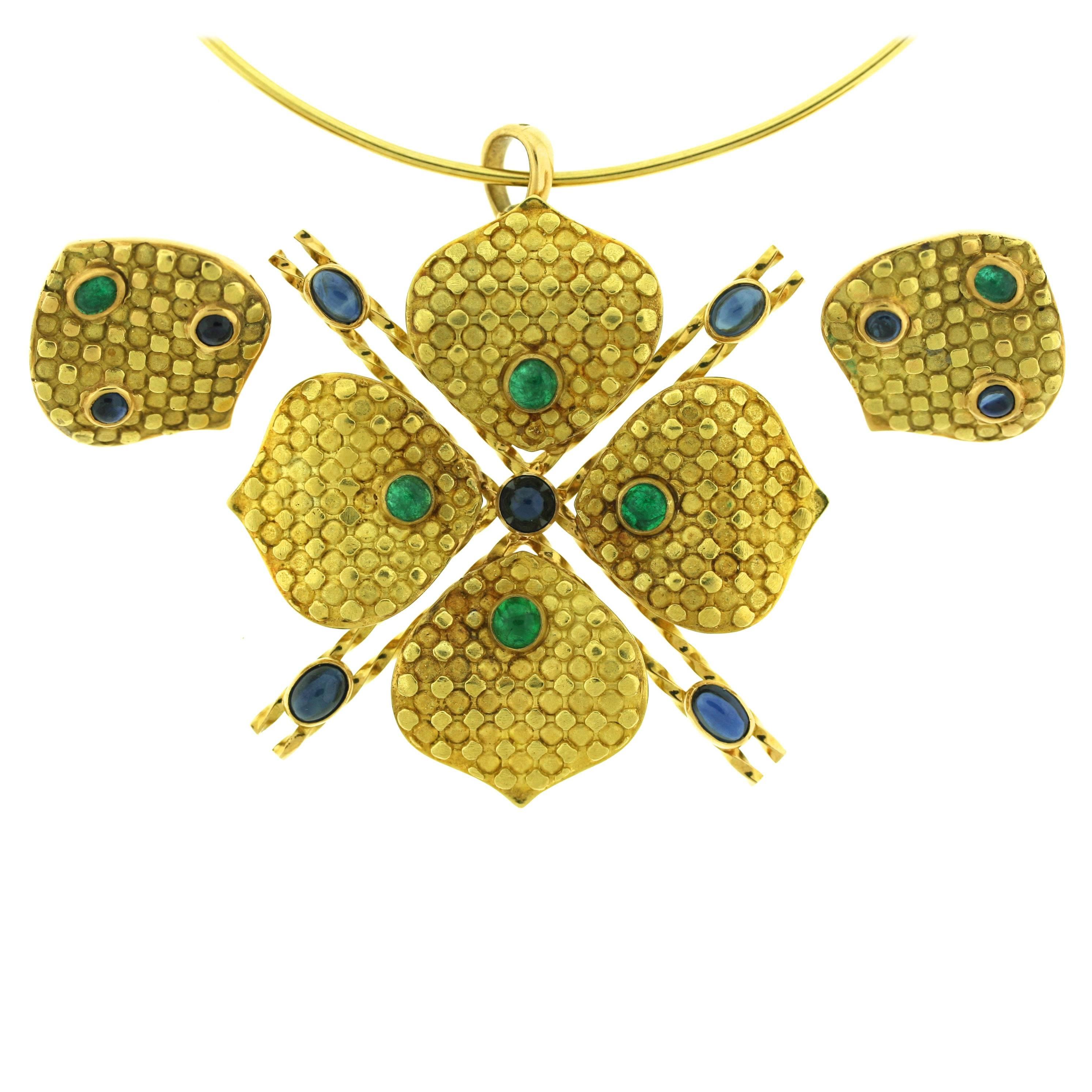 1970s French Emerald Sapphire Gold Choker and Earrings Suite For Sale