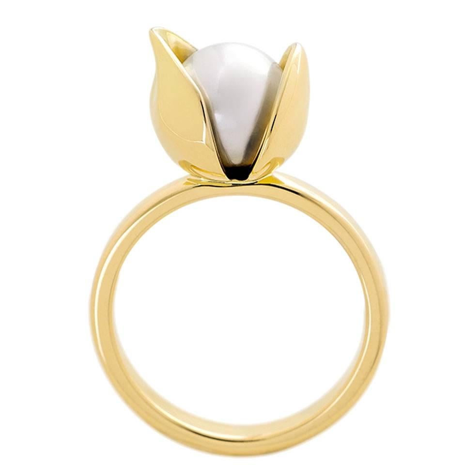 18 Karat Yellow Gold 8mm Akoya Pearl Cocktail Ring For Sale