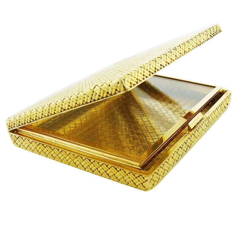 1960s Van Cleef & Arpels 18K Yellow Gold Make-Up Compact  For Sale