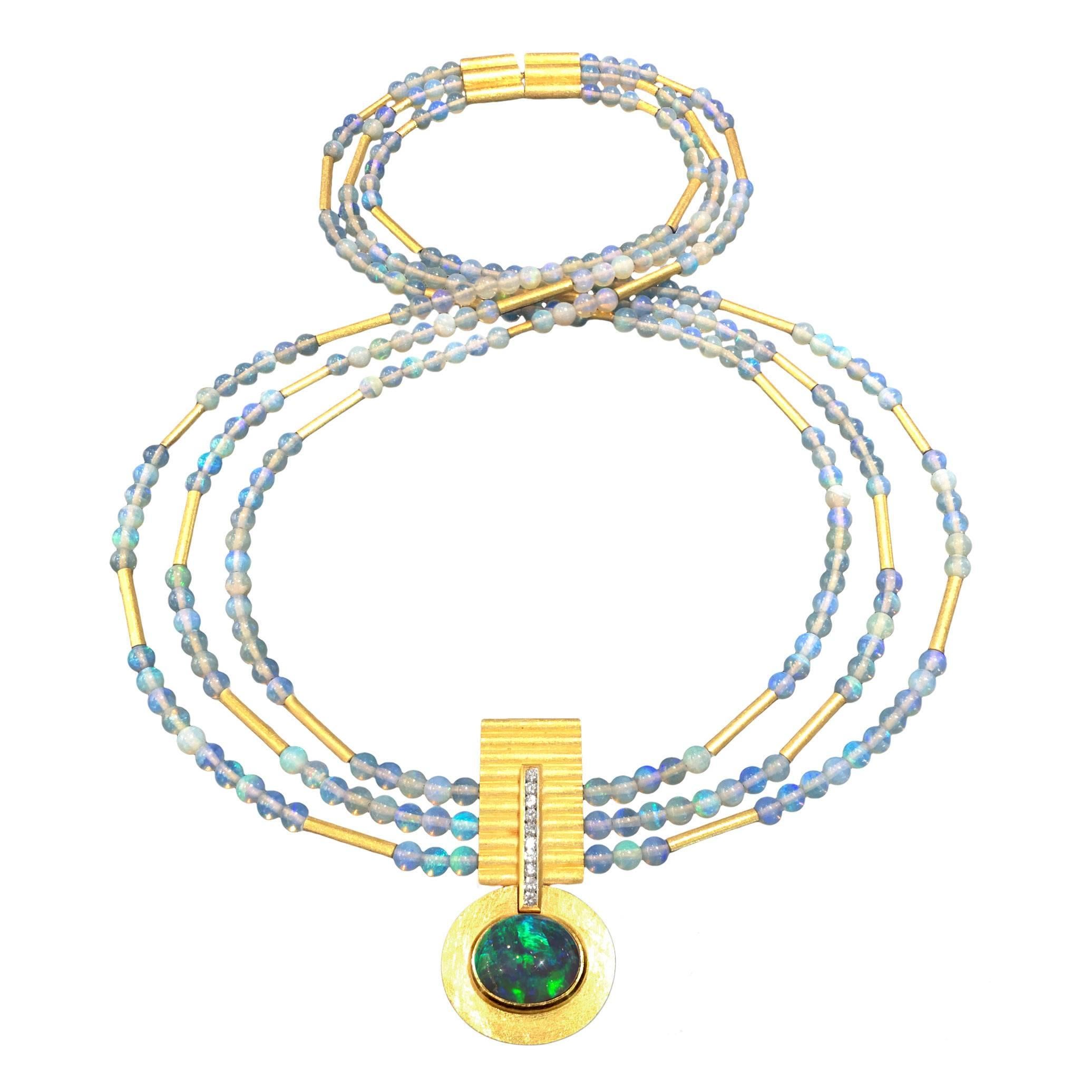 Leuchtende Ridge 21k Gold Halskette, schwarzer Opal, weißer Diamant, Opal, dreireihig