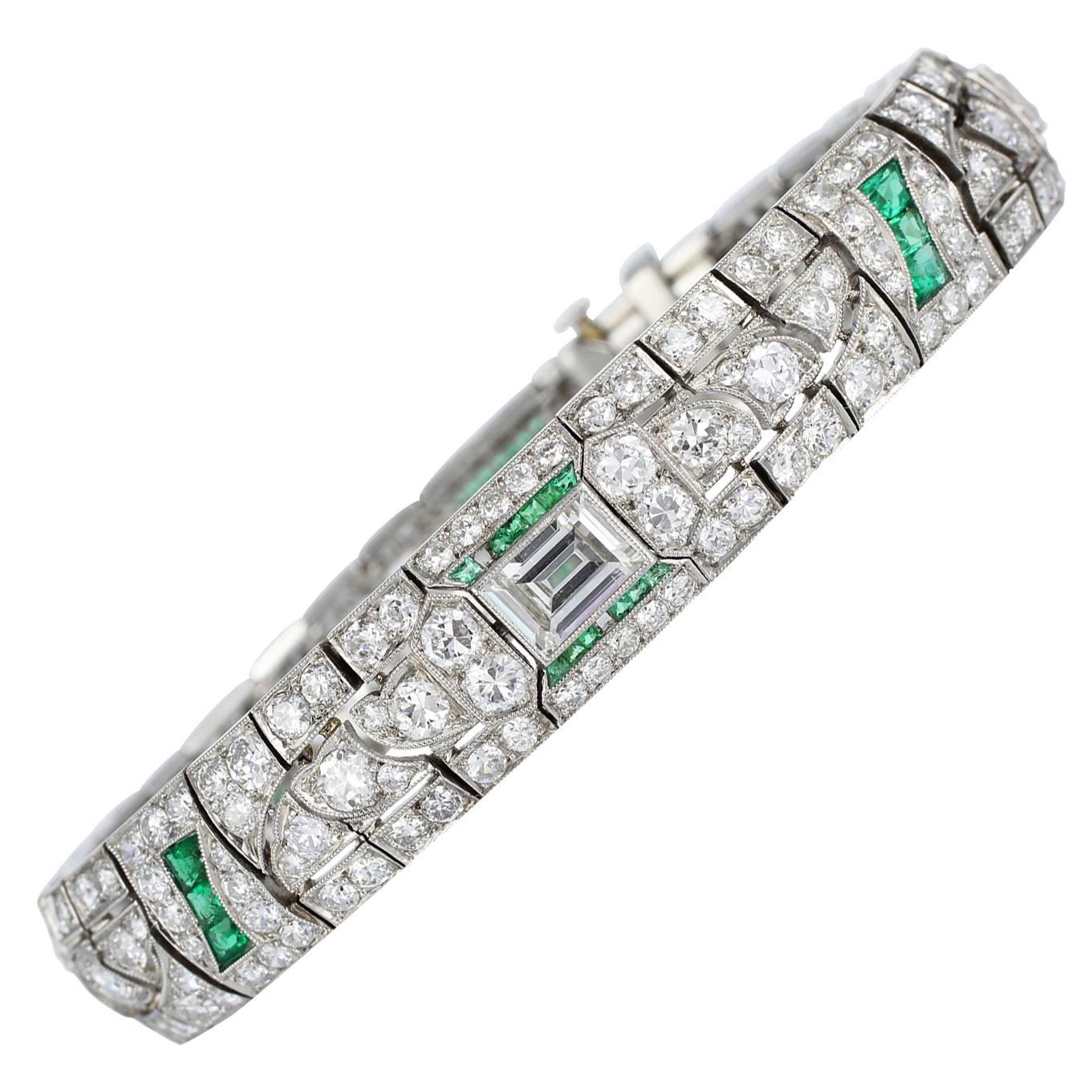 14.00 Carats Art Deco Emerald Diamonds Platinum Bracelet For Sale