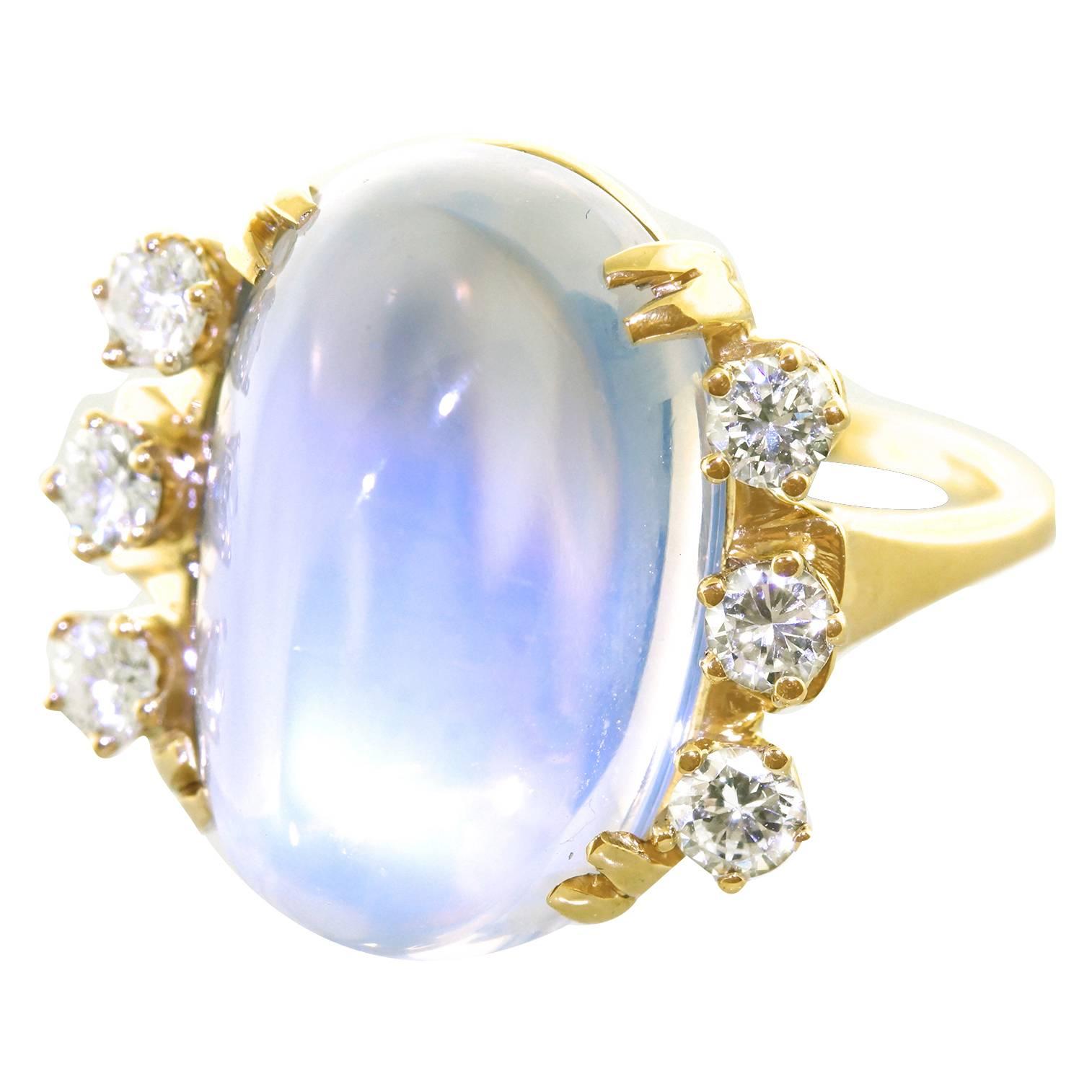 Art Deco Gold Ring Set with 14.86 Carat Moonstone 2
