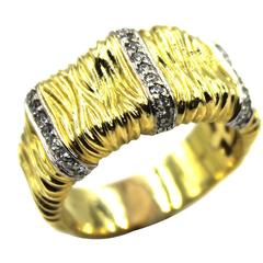 Spark Modern Diamond Gold Textured Ring