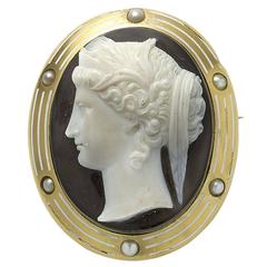 Hera Cameo Enamel Pearl Gold Brooch 10