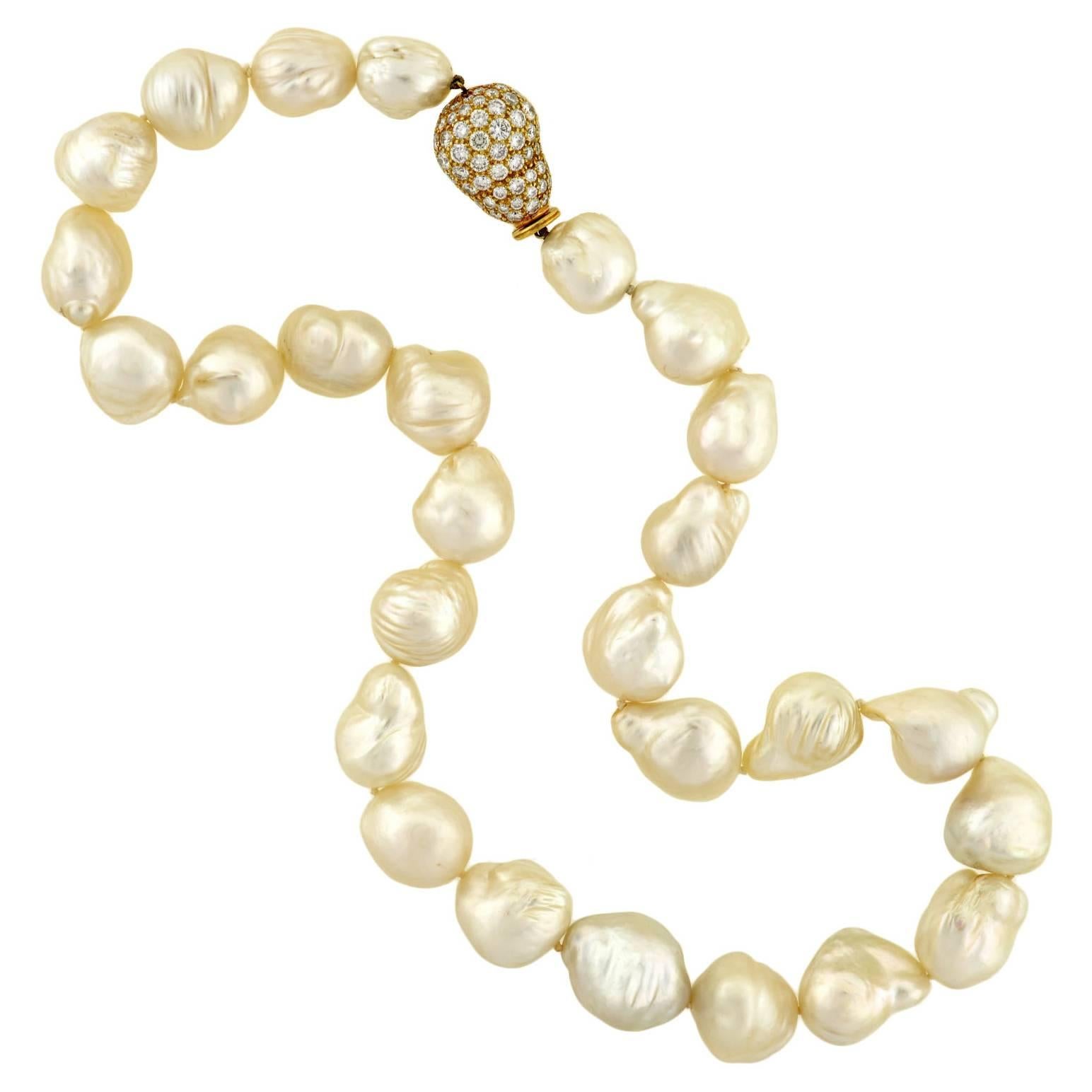 Contemporary Baroque Pearl Necklace with Diamond Gold Clasp For Sale