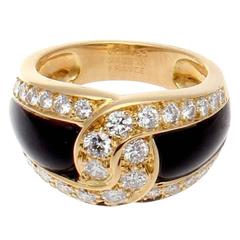 Van Cleef & Arpels Onyx Diamond Gold Ring 8