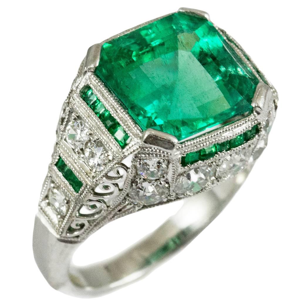 Exceptional Art Deco Emerald Diamond Platinum Ring