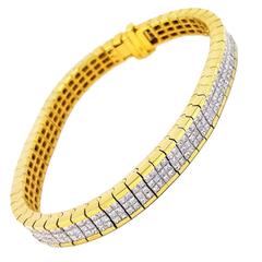 Vintage 11 Carats Invisible Set Princess Cut Diamonds Set in 18kt Gold Bracelet