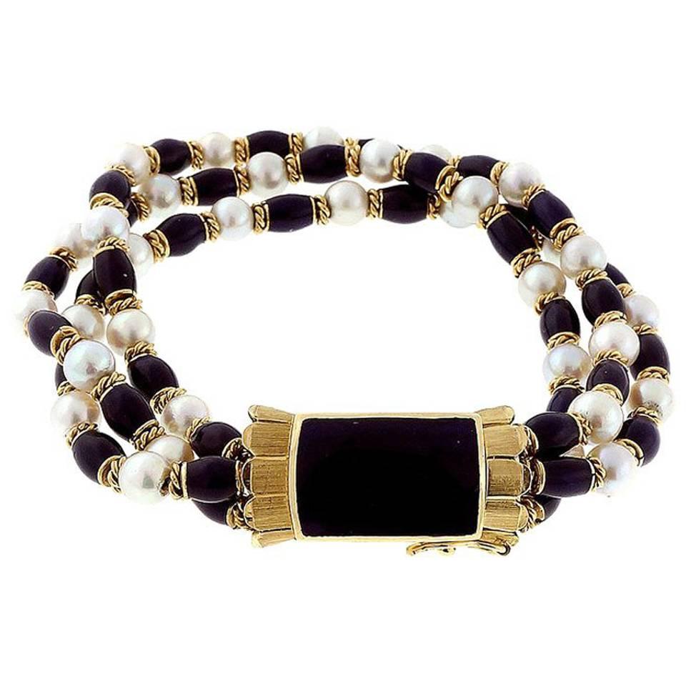 Bracelet en or à 3 rangs de perles de culture et d'émail bleu cobalt 