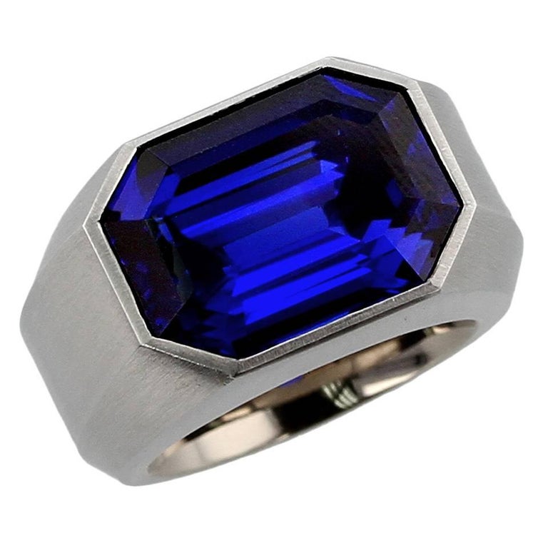 Hemmerle Royal Blue Burma Sapphire Gold Ring