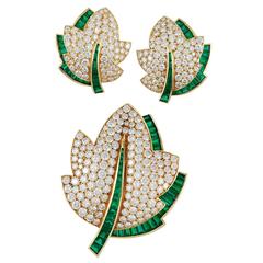 Van Cleef & Arpels Emerald Diamond Gold Leaf Brooch Set 3