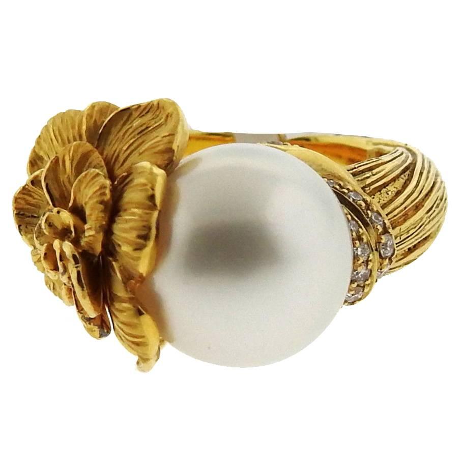 Carrera y Carrera Gardenia Flower Pearl Diamond Gold Ring