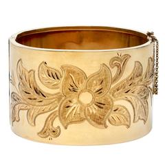 1940s French Wide Gold Bangle Bracelet with Engraved Floral Motif 2