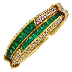 1990s Harry Winston Emerald Diamond Gold Bangle Bracelet