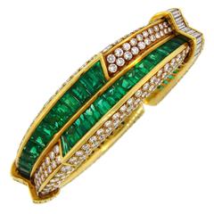 1990s Harry Winston Emerald Diamond Gold Bangle Bracelet 11