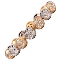 Modern 20.57 Carats Diamonds Gold Cluster Dome Bracelet 12