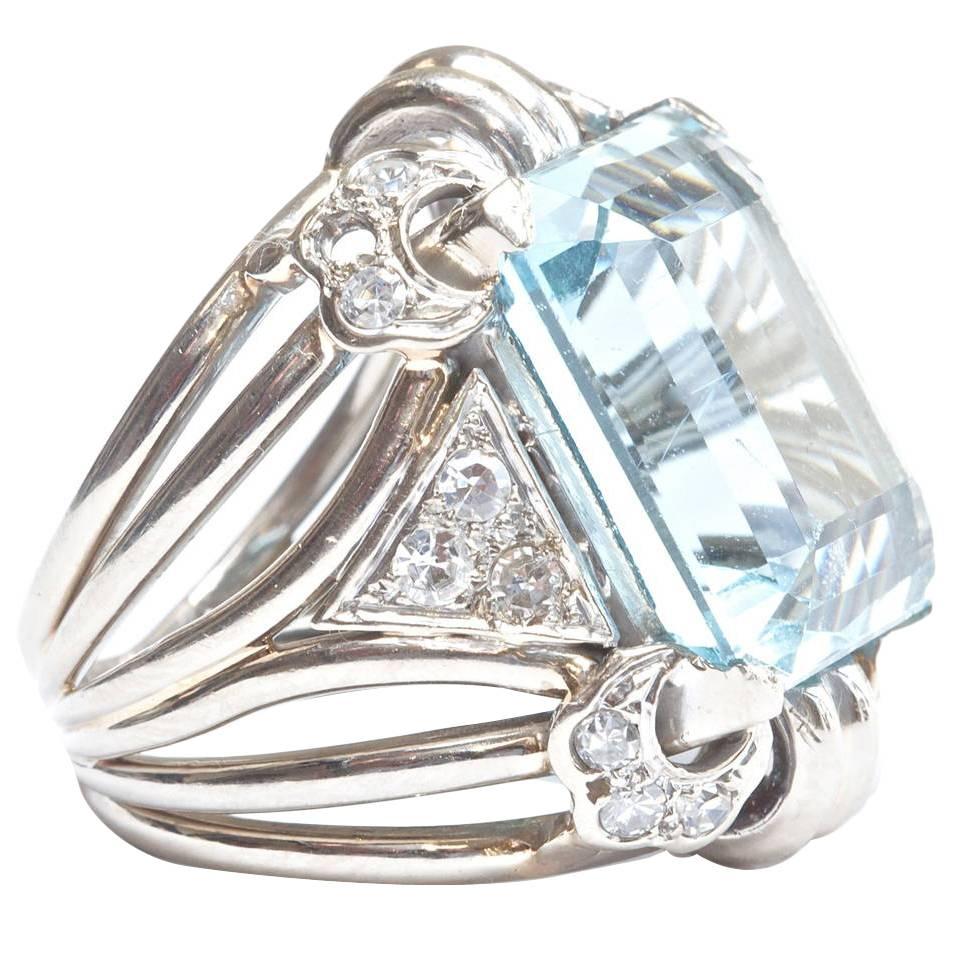 Retro 22 Carat Aquamarine Diamond Gold Ring