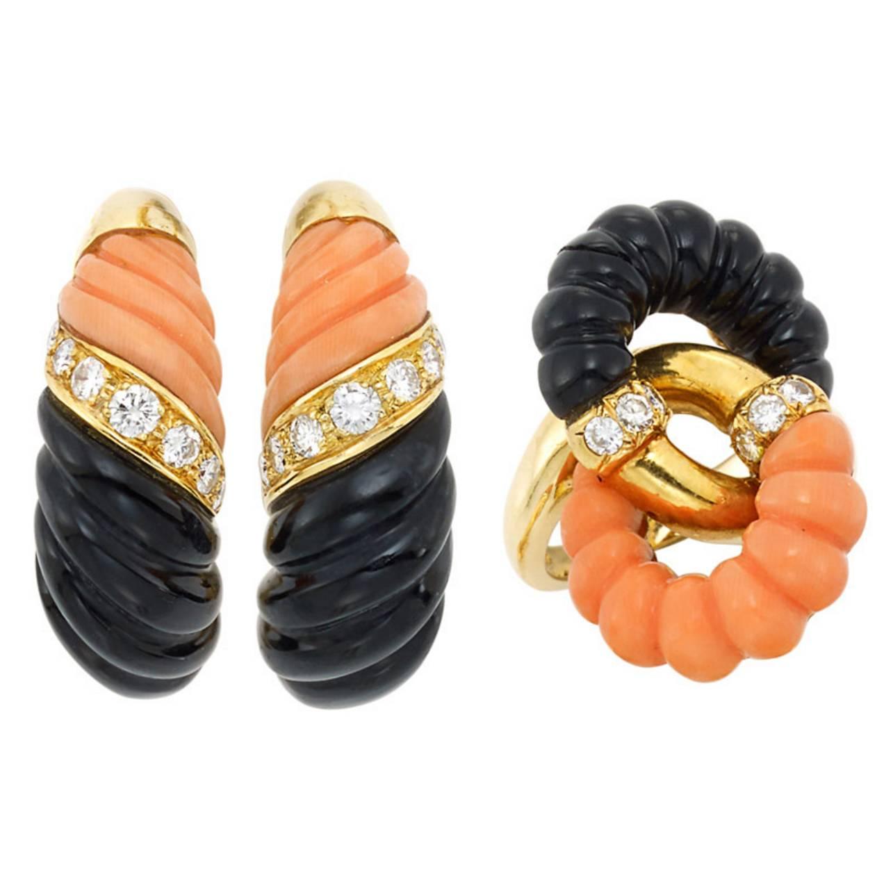 Chic French Coral Onyx Diamond Gold Set For Sale