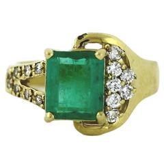 1980s Buckle Style Emerald Diamond Gold Ring