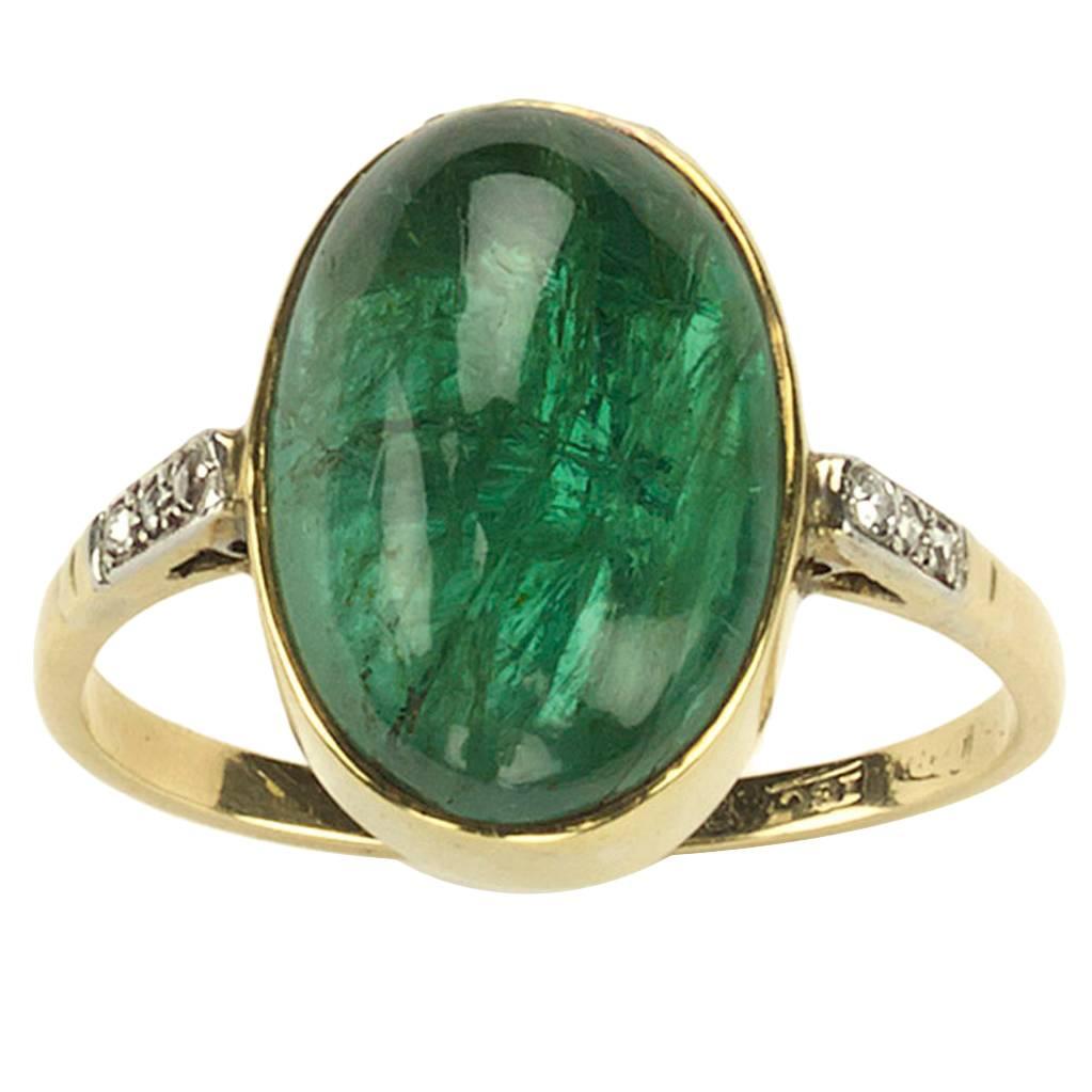 Art Deco Cabochon Cut Emerald Diamond 18 Carat Gold Ring, Circa 1920