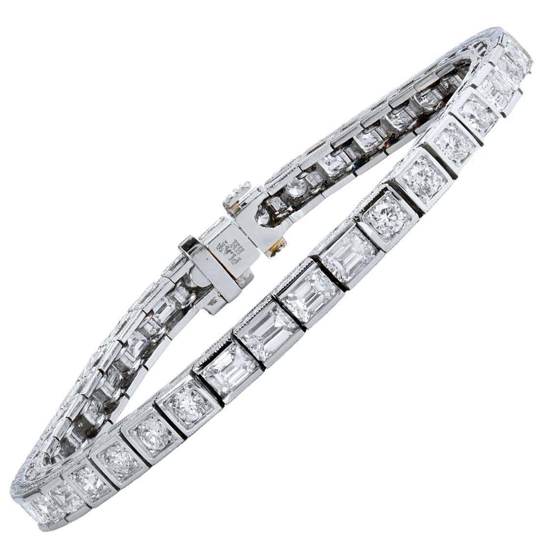 Modern 5.09 Carat Emerald and Round Brilliant Cut Diamond Platinum