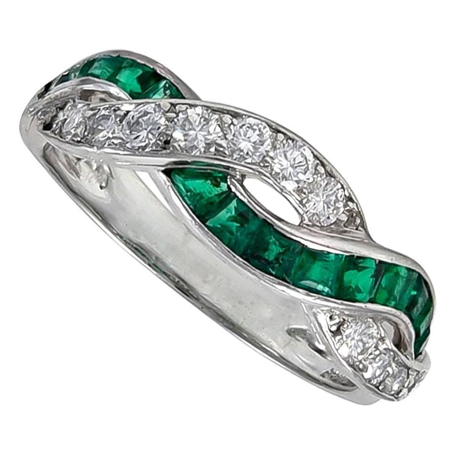Tiffany 
Co. Emerald Diamond Platinum Ring