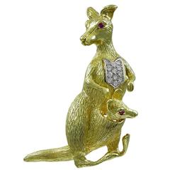Kangaroo Mother and Baby Gold Gemset Brooch 2