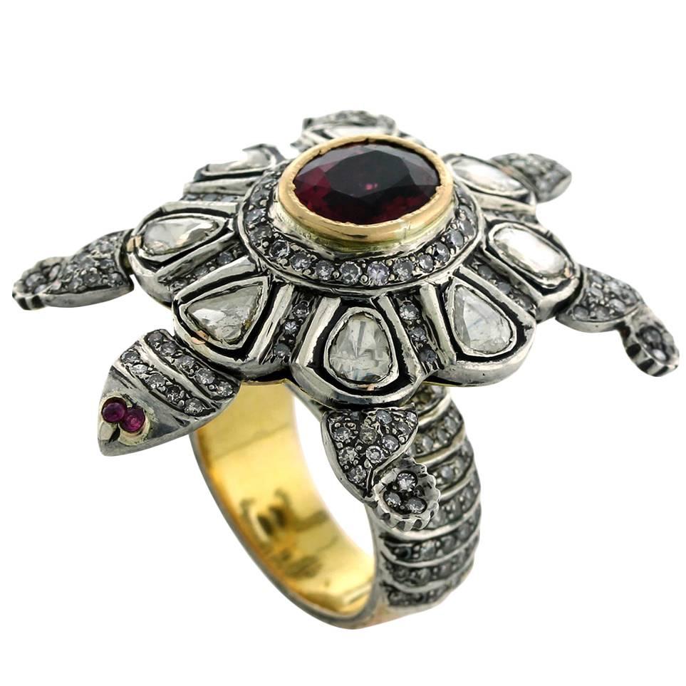 Schildkrötenring aus 14 Karat Gold und Silber mit Diamant im Rosenschliff und Turmalin in der Mitte im Angebot